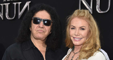 Does Gene Simmons Wear A Wig