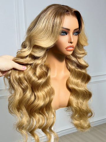Klaiyi 7x5 No-Slip Glueless Lace Wig Warm Blonde with Brown Roots Voluminous Body Waves Invisi Drawstring & Face-Framing Layers