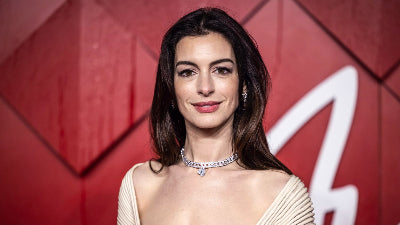 Anne Hathaway Hair Evolution: From 90s Natural Beauty to Iconic Hairstyles