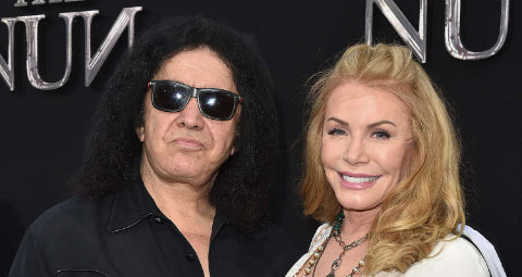Does Gene Simmons Wear A Wig？