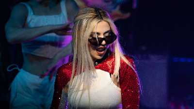 Does Ava Max Wear A Wig?