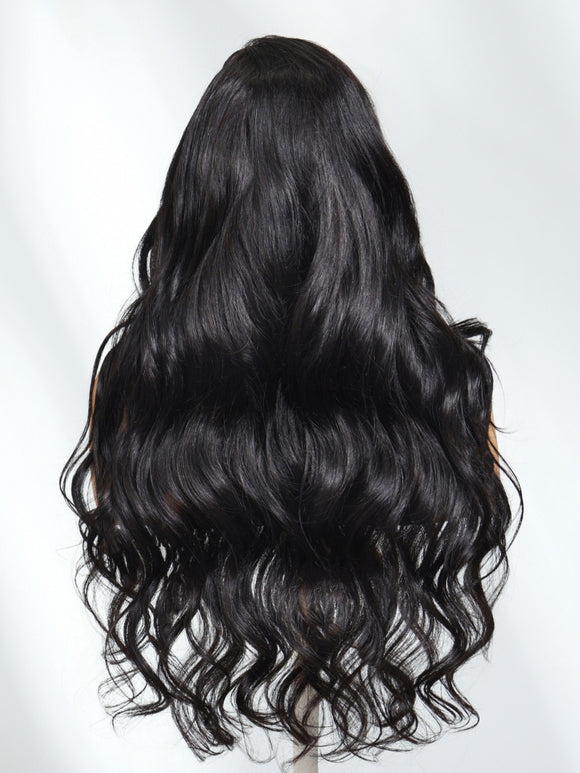 Perruque Klaiyi 13x4 Pre-Everything™ Loose Wave Lace Frontal avec mèches encadrant le visage et frange sur le côté, sans colle, en cheveux humains. 