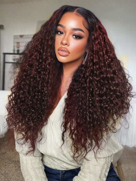 Perruque Klaiyi Dark Plum Color 13x4 Water Wave Pre-Everything™ Lace Frontal avec racines foncées, sans colle 