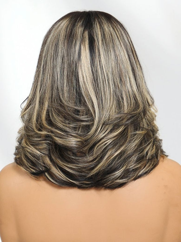 Perruque Klaiyi Balayage Brun Français 13×4, coupe au carré souple mi-longue, avec lace frontale et cordon de serrage invisible. Facile à poser.