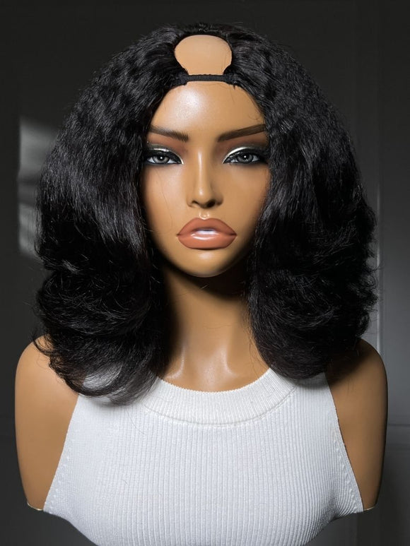 Perruque Klaiyi New EasiContour™ Yaki Straight V Part Wig Meets Real Leather, prête à porter, sans colle, avec cordon de serrage invisible. 