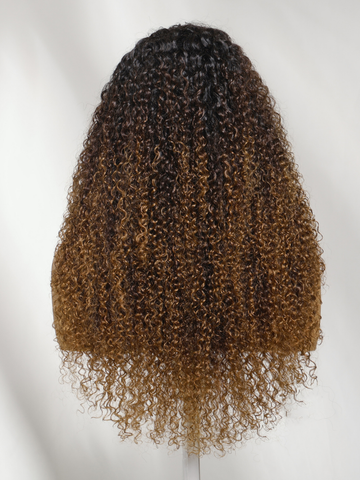 Peluca de encaje Klaiyi 7x5 sin deslizamiento y sin pegamento, marrón oscuro a caramelo dorado cálido, peluca rizada de cabello humano