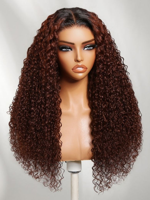 Perruque Klaiyi Dark Plum Color 13x4 Water Wave Pre-Everything™ Lace Frontal avec racines foncées, sans colle 